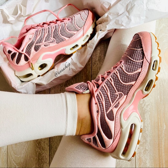 Nike Shoes - NWT Nike air Max plus pink